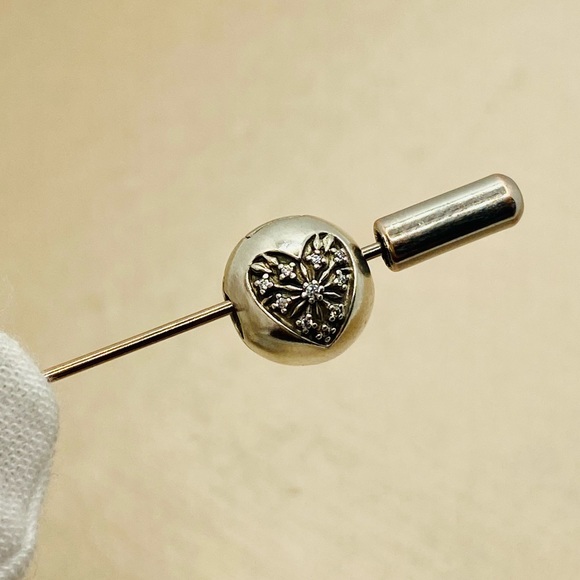 EUC Pandora 796388CZ Sterling Silver Heart of Winter Snowflake Clip w/ Clear CZs - Picture 8 of 12